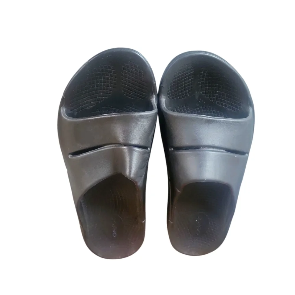 Oofos Black Luxe Latte Slide Unisex Sandals M11- W13 EU 44